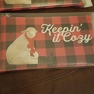 Red Shed Home & Gifts Keepin' it Cozy Hipster Zippered Tote 9.5" x 5.5" NEW